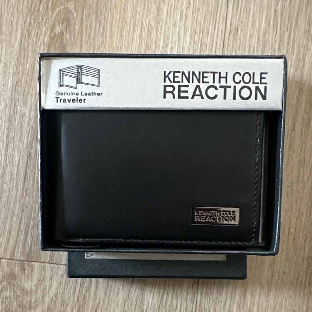 Kenneth Cole Reaction Black Leather Card Holder